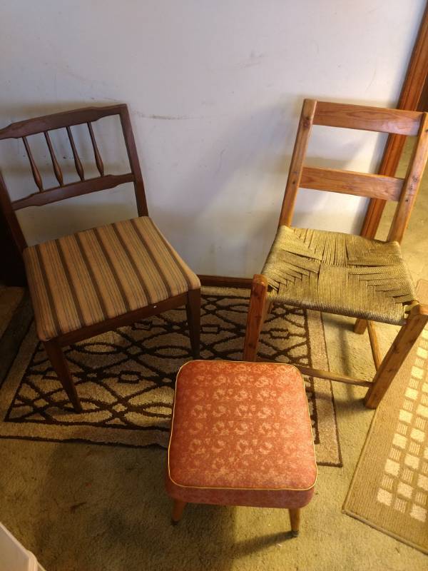 lot 16201 image: Vintage Seating area