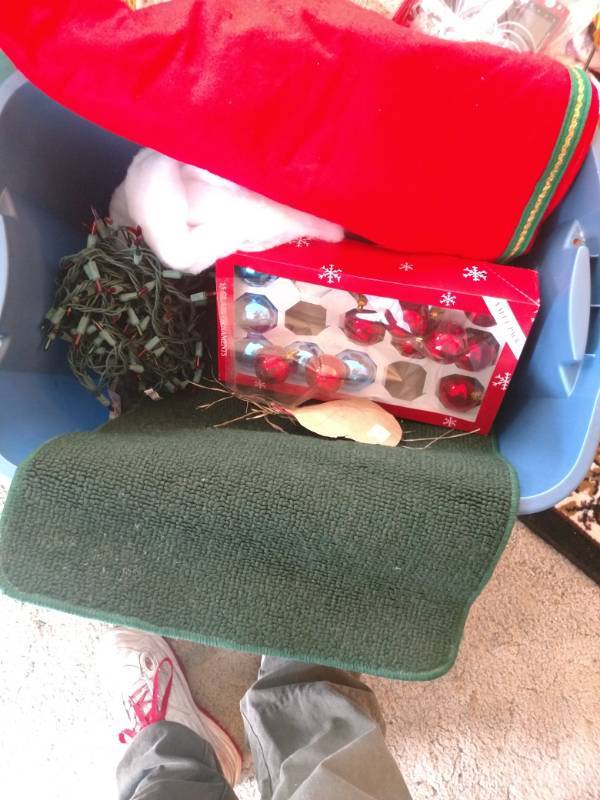 lot 16204 image: Lot of Christmas items