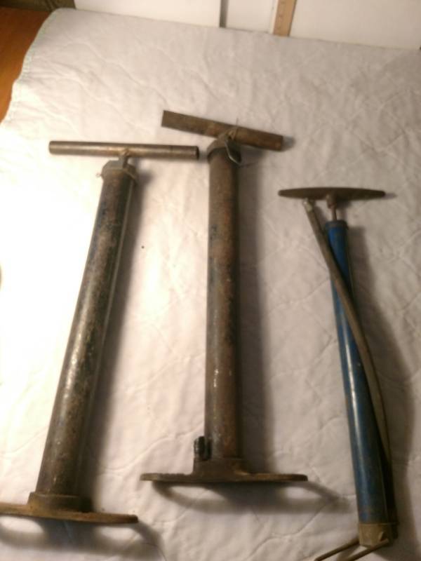 lot 16211 image: Air Pumps (3)