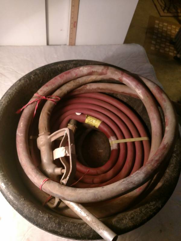 lot 16214 image: Air hose and vintage gas hose