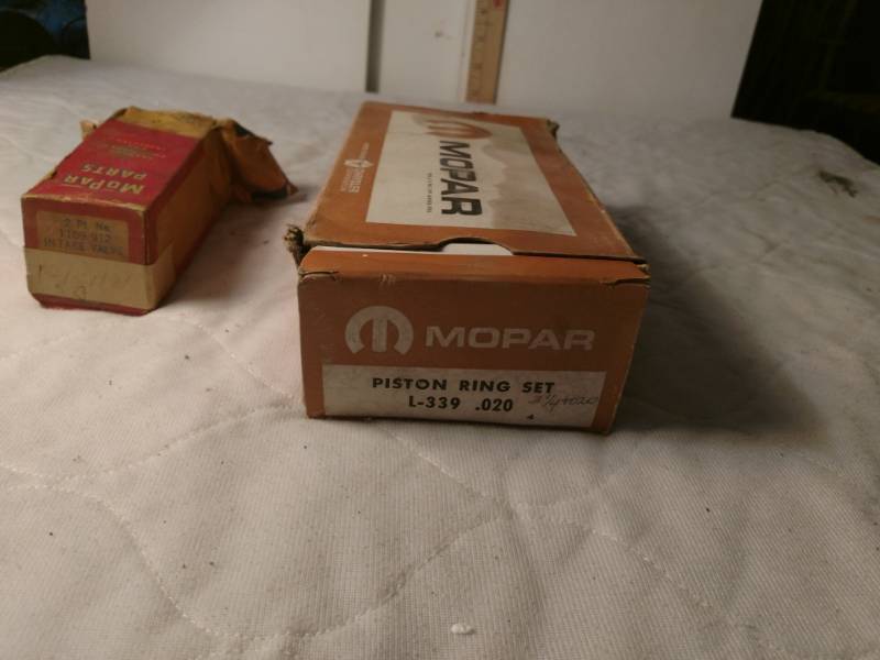 lot 16216 image: Mopar Piston ring set