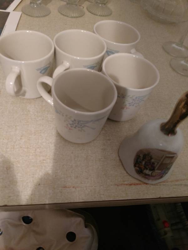 lot 16207 image: Coffee cups and bell