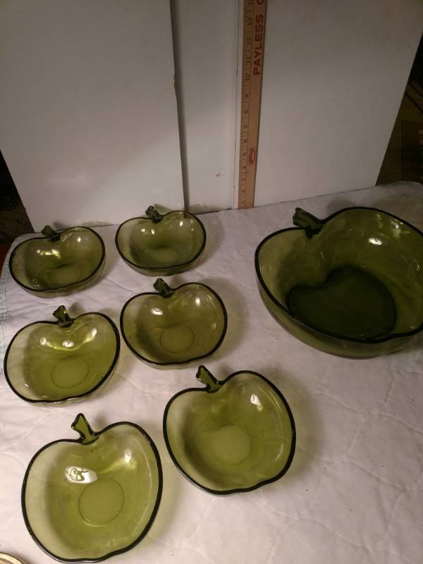 lot 16224 image: Green Apple dish set
