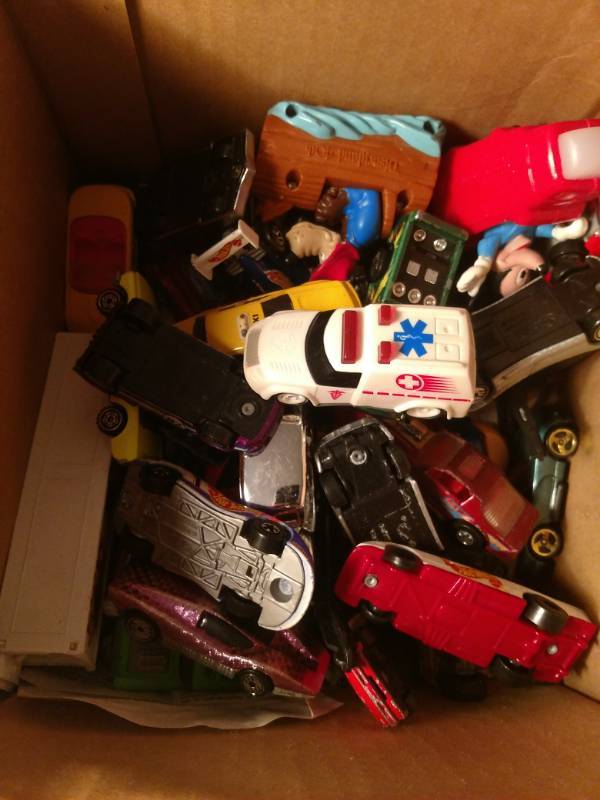 lot 16231 image: Box of Hot Wheels