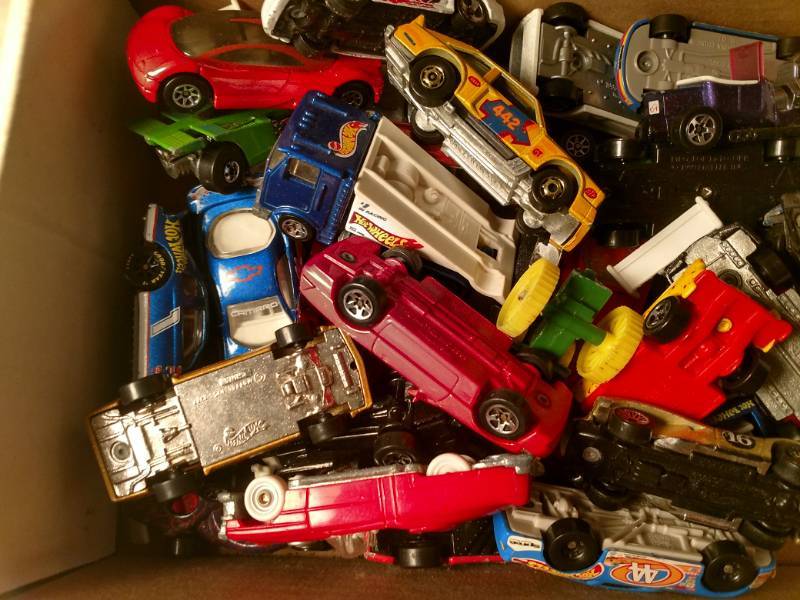 lot 16230 image: Box of Hot Wheels