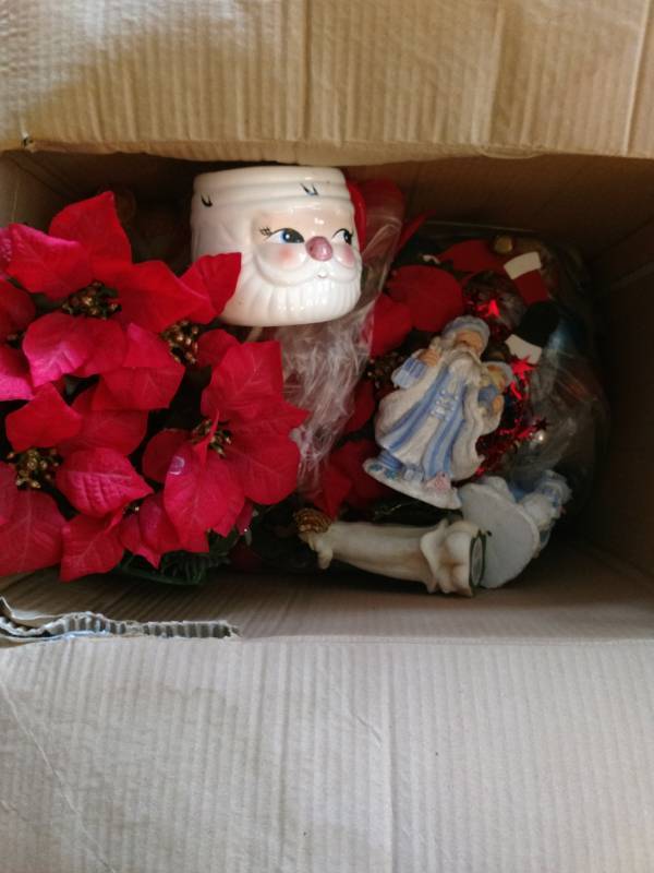lot 16236 image: box of Christmas items