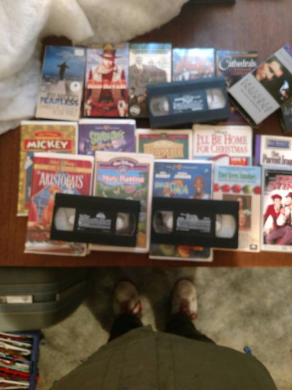lot 16225 image: Lot of Disney VCR tapes
