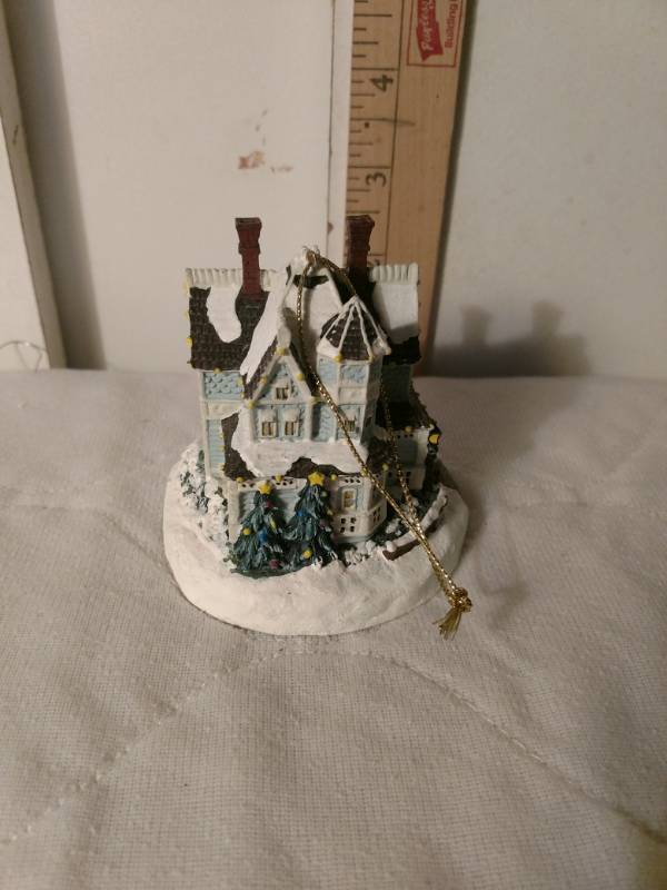 lot 16240 image: Thomas Kinkade Winter Memories Illuminated Ornaments