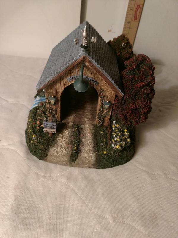 lot 16112 image: Thomas Kincaid Seaside Covered Bridge Musical Figurine