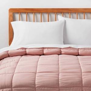 lot 9177 image: FullQueen Box Stitch Puffer Comforter Pink for Dorm - Room Essentials - Retail $50