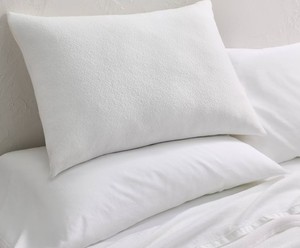 lot 9229 image: Casaluna Memory Foam Pillow - Retail $40