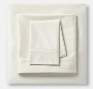 lot 9239 image: Full Solid Performance 400 Thread Count Sheet Set Sour Cream - Threshold Cotton Sateen, Includes 4 Pieces, Fits Up to 18 Mattress - Retail $45