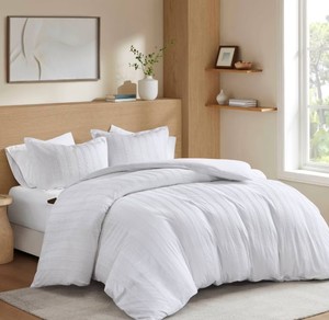 lot 9245 image: King Woven Striped Duvet Cover Set White