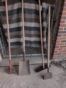 lot 8 image: Garden Tool Set - Shovels and Rakes with Wood Handles