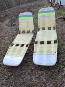 lot 13 image: 1970s Folding Lawn Chairs - Pair