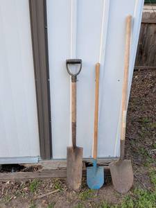 lot 19 image: Collection of 3 Garden Shovels with Wooden Handles
