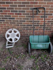 lot 21 image: Scotts AccuGreen 1000 Drop Spreader