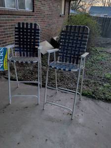 lot 29 image: Aluminum Folding Lawn Chairs with Blue Webbing