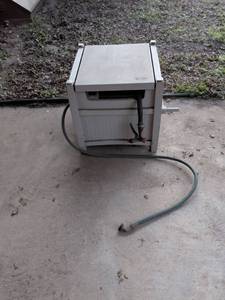 lot 30 image: Suncast Garden Hose Reel Box