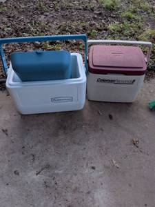 lot 31 image: Coleman Personal 8 & Rubbermaid Cooler Set