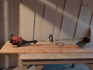 lot 38 image: Homelite Gas String Trimmer