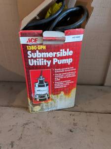 lot 58 image: 1380 GPH submersible utility pump