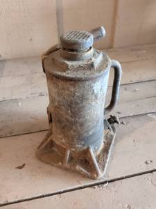 lot 68 image: Small Jack no handle