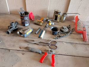 lot 70 image: Metal snips chain gutter getter oil can metal Ridgid bar Bender
