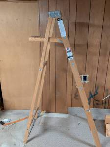 lot 95 image: Hardly used wooden 6 ft ladder