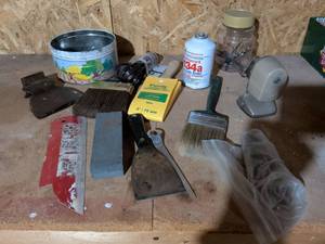 lot 112 image: Mixed Painting and Hardware Tools Lot