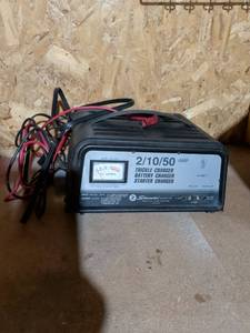 lot 118 image: Schumacher SE-10-52 21050 Amp Battery Charger with Cables