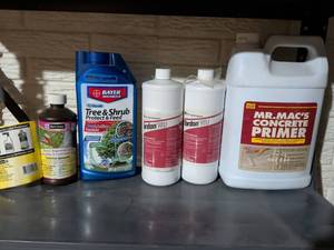 lot 119 image: Garden and Lawn Care Chemical Bundle