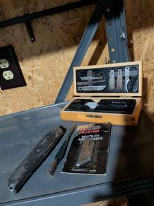 lot 128 image: X-ACTO Knife Set with Wooden Case and Utility Blades