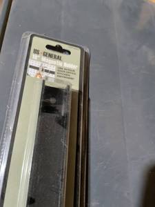 lot 136 image: US General 18 Magnetic Tool Holder Strip