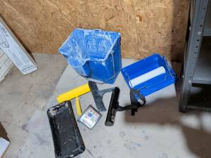 lot 142 image: Used Paint Roller and Tray Set with Bucket