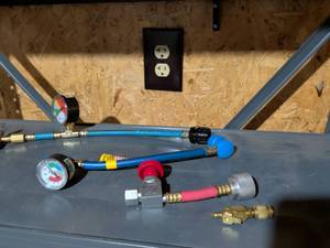 lot 152 image: HVAC Refrigeration Pressure Testing Kit with Gauges and Hoses