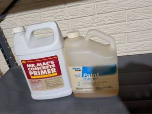 lot 160 image: Concrete Primer and Paint Thinner Set
