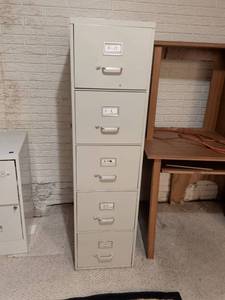 lot 179 image: 5-Drawer Metal Filing Cabinet