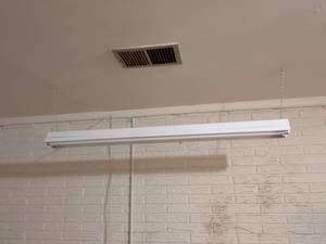 lot 183 image: White Linear LED Fluorescent Light Fixture