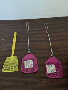 lot 195 image: Fly Swatter Set with Wire Handles