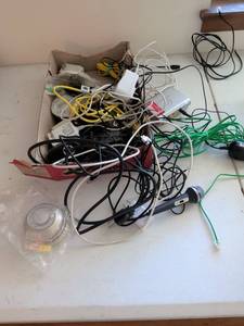 lot 203 image: Mixed Electronics Cables and Accessories Lot