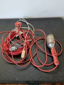 lot 205 image: Electric Work Light with Extension Cord Set