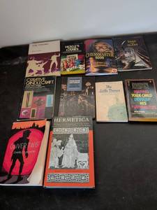 lot 235 image: Mixed Book Collection - Literature, Games, Crafts, and Educational Titles