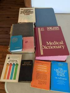 lot 256 image: Mixed Reference Books and Dictionary Collection
