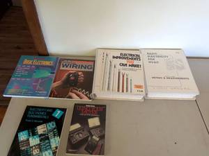 lot 259 image: Electronics and Electrical Technical Manual Collection