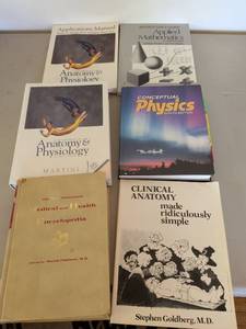 lot 261 image: College Science and Math Textbook Bundle - Anatomy, Physics, Medical Books