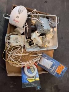 lot 285 image: Mixed Electronics and Small Parts Lot
