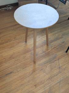 lot 288 image: Round  Table with Wooden Legs