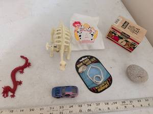 lot 325 image: Mixed Lot of Small Toys and Collectibles