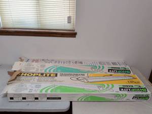 lot 334 image: ShopLite 4ft Linear T8 Fluorescent Light Fixtures